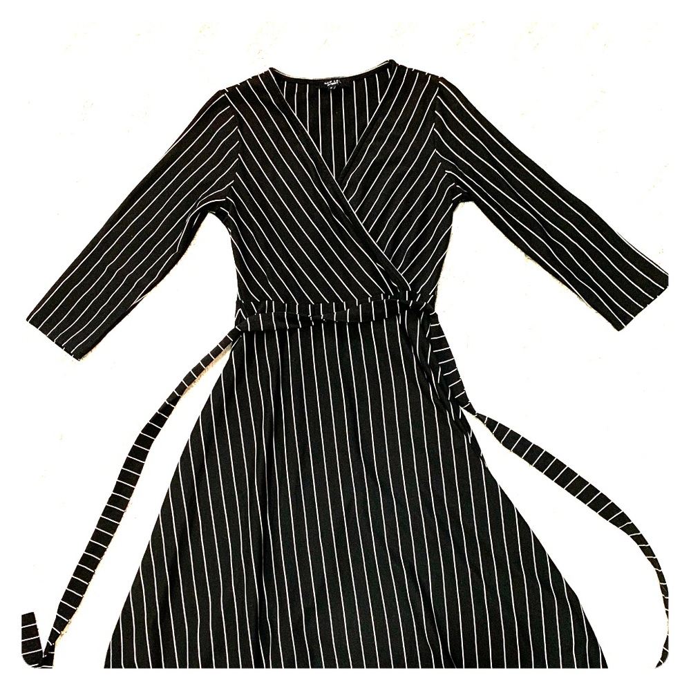 Maternity dress for work (fits like a size 6)